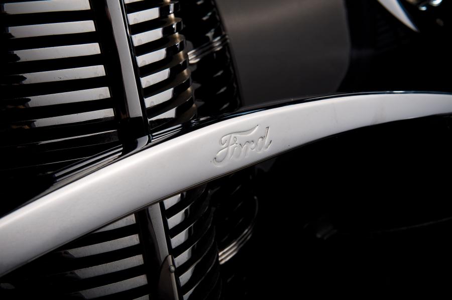  Ford DeLuxe Station Wagon 1940 года  (фото 10 из 36)